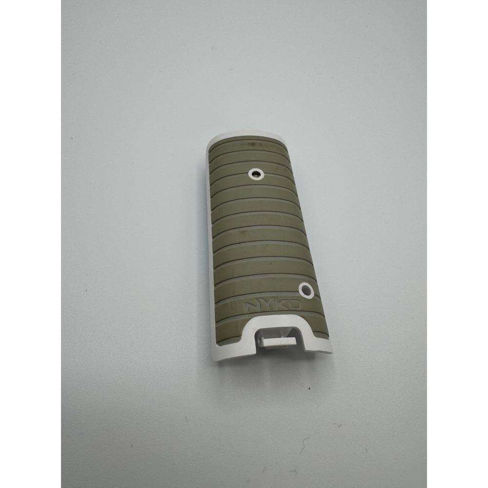 NYKO Nintendo Wii Remote Battery Grip Cover Door Lid Cover W/ Battery